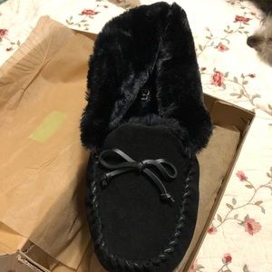 Black ugg style shoes